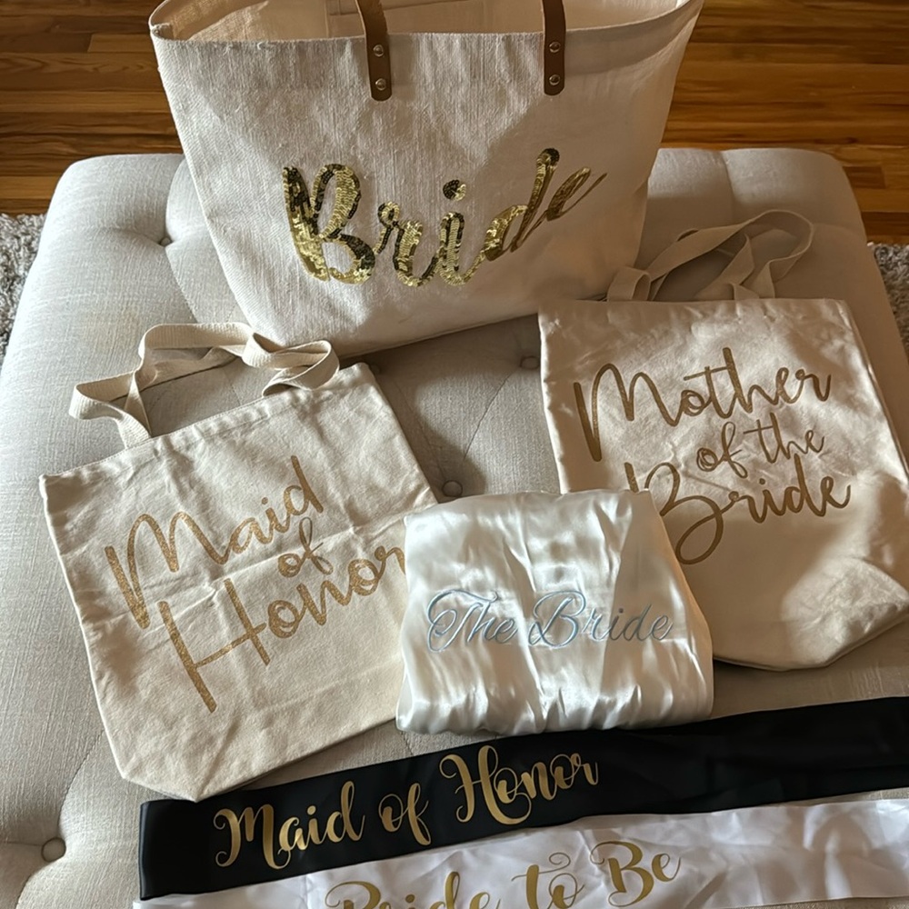 WEDDING BUNDLE 💍 6 Bridal/Made of Honor/Mother of the Bride items.